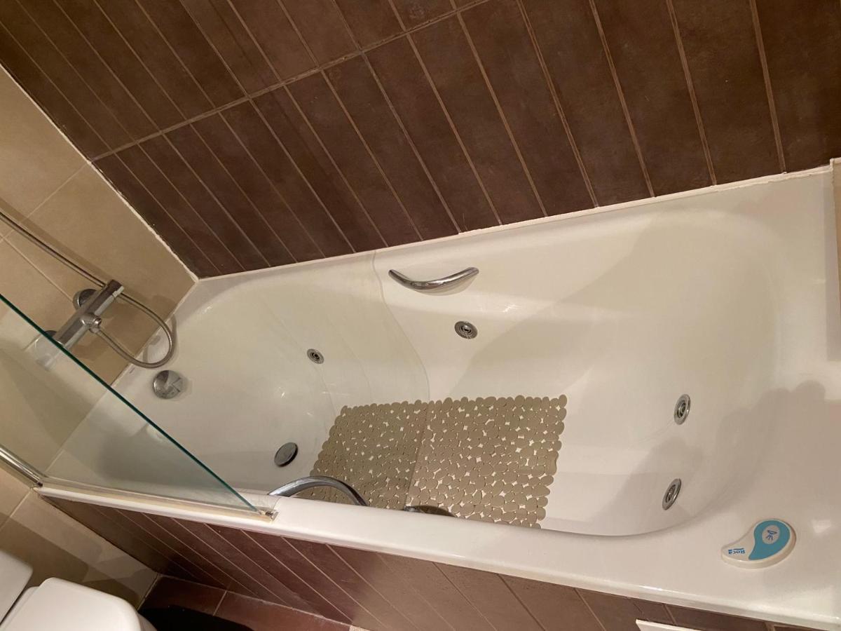 Apartamento Con Gran Jardin Privado Apartment Figueres  Bagian luar foto