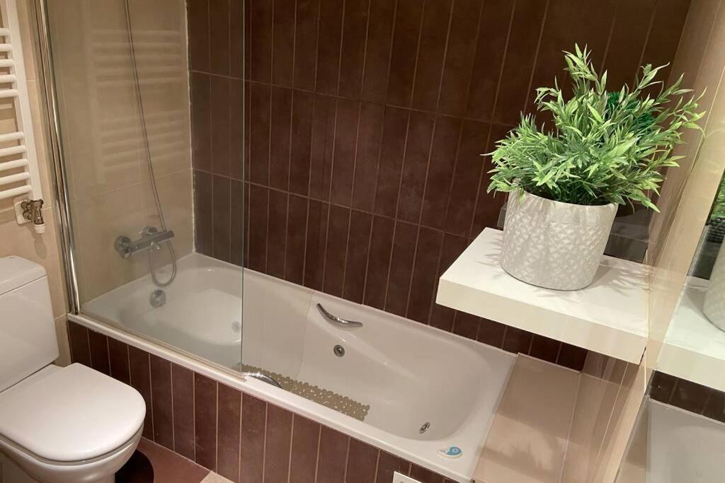Apartamento Con Gran Jardin Privado Apartment Figueres  Bagian luar foto